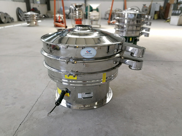 全不銹鋼振動篩整機(jī)采用不銹鋼拋光而成，干凈衛(wèi)生，可避免原料被污染